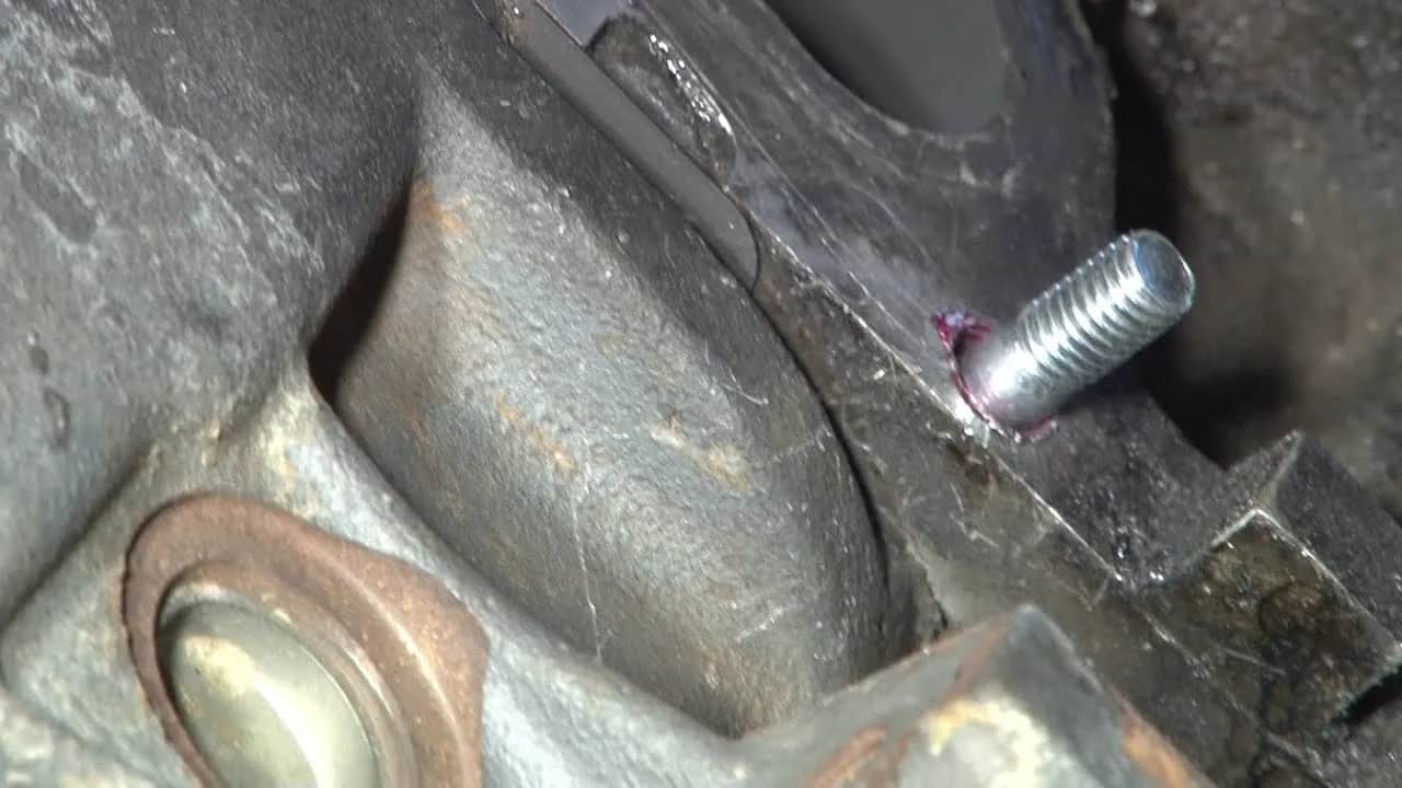 Urwana szpilka w kole – czy jazda jest naprawdę bezpieczna?