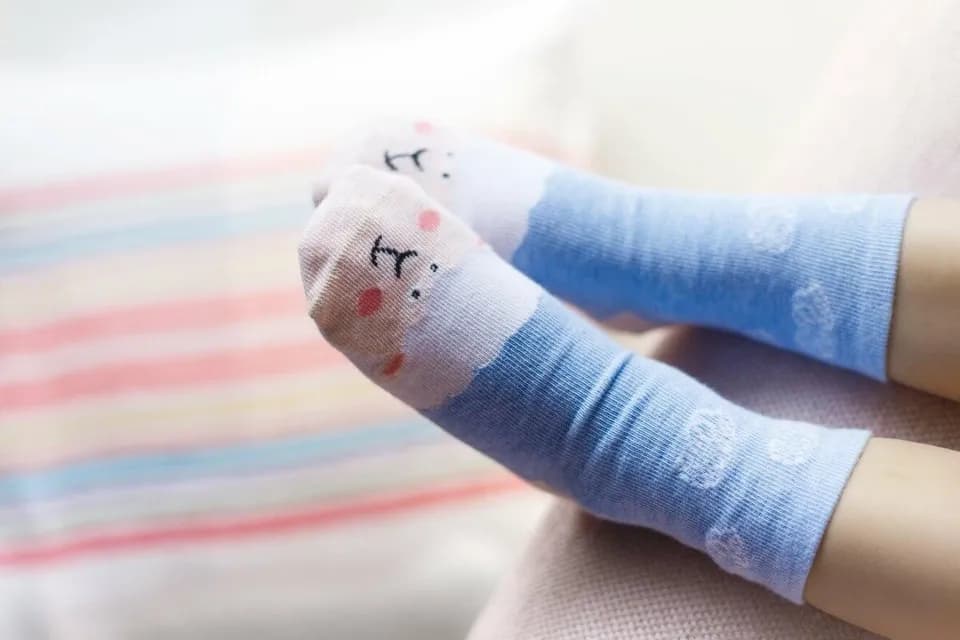 Rozmiar skarpetki 13 15 na jaki wiek? Odpowiedź, która zaskoczy rodziców
