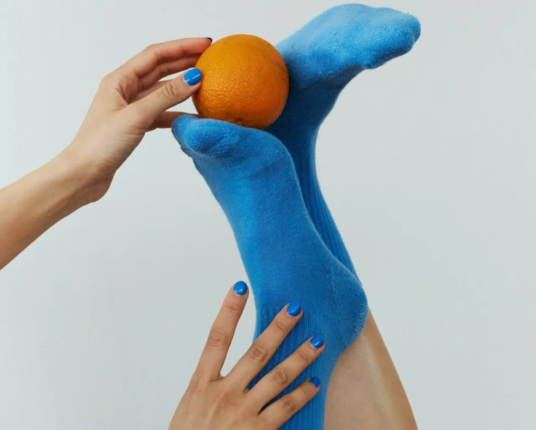 Jak nosić wysokie skarpetki, aby wyglądać stylowo i modnie?