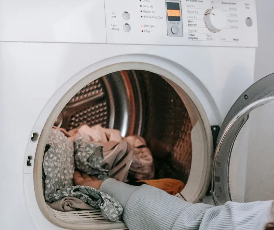 Dlaczego giną skarpetki w pralce? Oto zaskakujące przyczyny